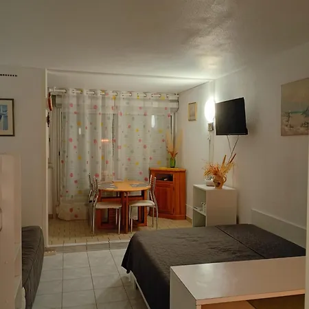 Jolie Avec Piscine Prive